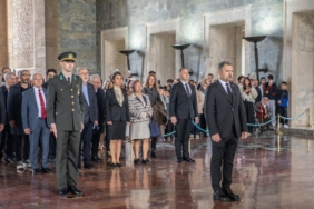 Muayenehane Hekimleri 1 Ekim Dolayısıyla Anıtkabir’de Buluşarak Mesleki Haklarını Vurguladı